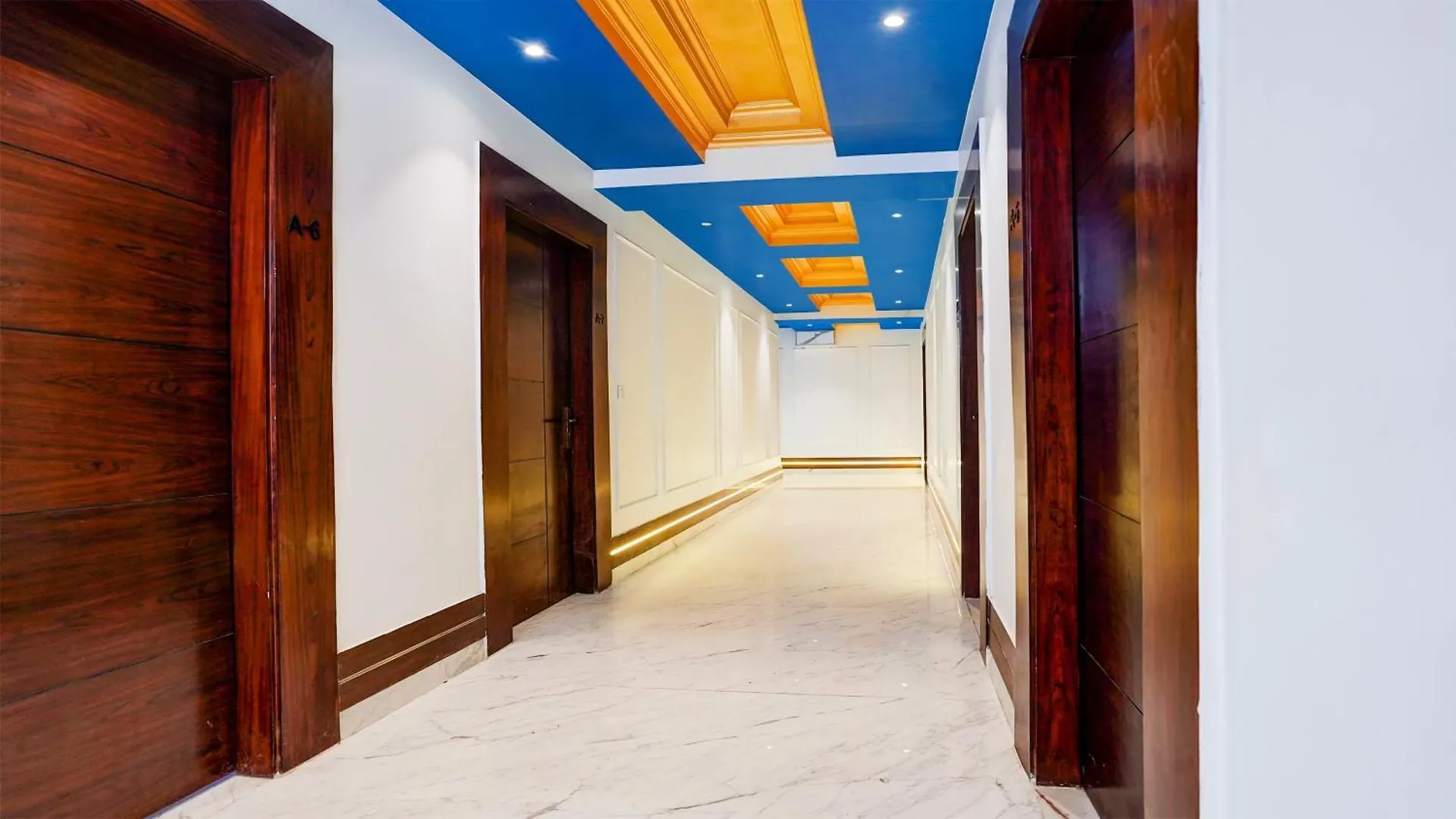 Fabhotel Prime D2 Near Adarsh Nagar Metro デリー ホテル