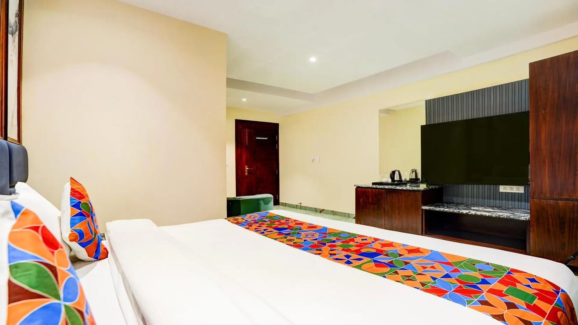 Fabhotel Prime D2 Near Adarsh Nagar Metro デリー ホテル