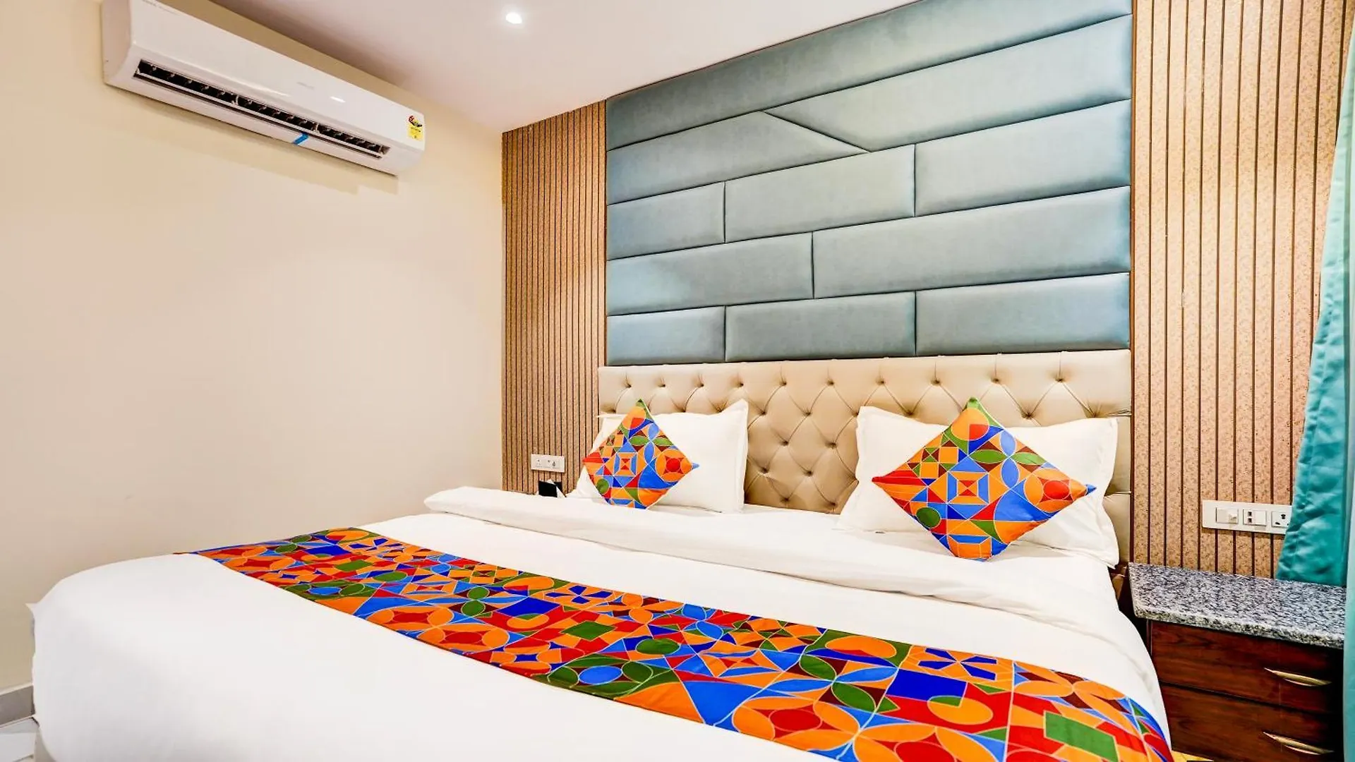 Fabhotel Prime D2 Near Adarsh Nagar Metro デリー