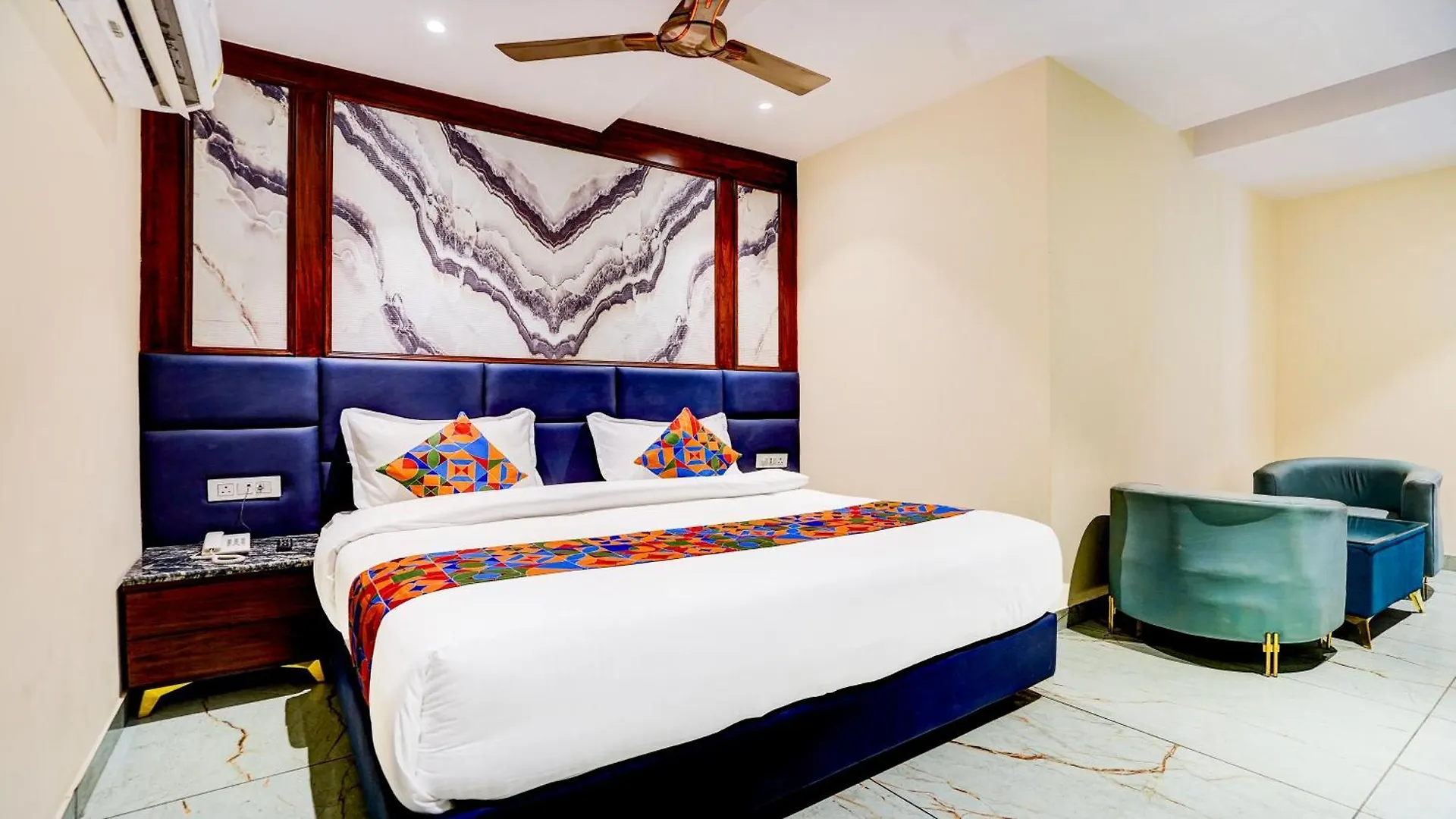 Fabhotel Prime D2 Near Adarsh Nagar Metro Delhi  3*, Delhi (National Capital Territory of India)