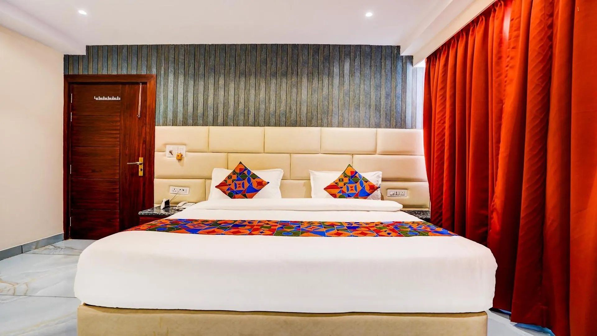 Fabhotel Prime D2 Near Adarsh Nagar Metro Delhi  3*, Delhi (National Capital Territory of India)